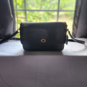 Vintage Coach Black Leather Shoulder/Crossbody Bag – Style 0143-905